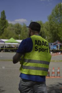 Matthias Brogies, Rückenansicht mit ADAC Weste